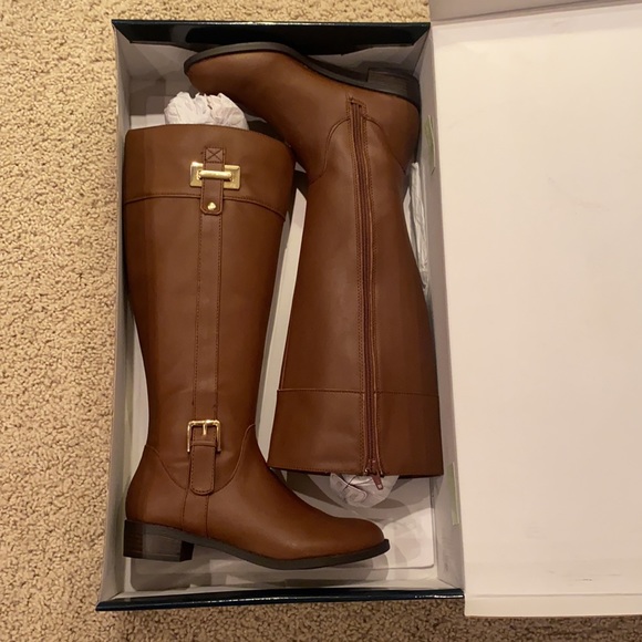 NWT - never out of the box - Women’s size 5 brown boots - Picture 3 of 3